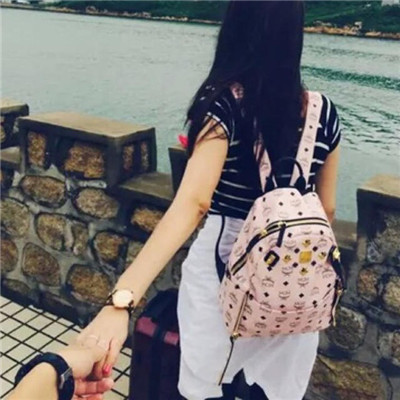 美女和男人一起擦擦擦  -  综述| 